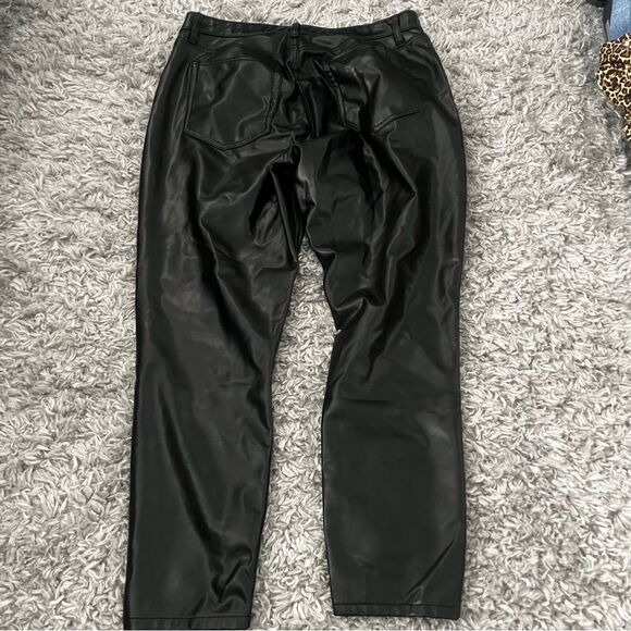 Abercrombie and Fitch Vegan Leather Skinny High Rise Pants size 16 33 - Picture 2 of 4